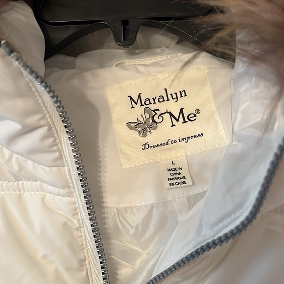 New White Puffer Jacket- Sz Large Faux fur trim on hood. Maralyn & Me - Picture 4 of 11